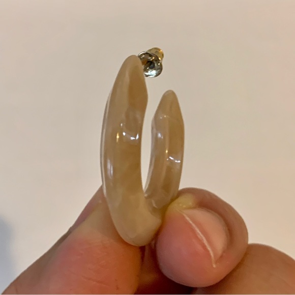 Beige Resin Earrings - Picture 4 of 6